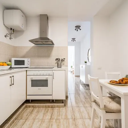 Home2book Elegant Urban La Naval Apartment